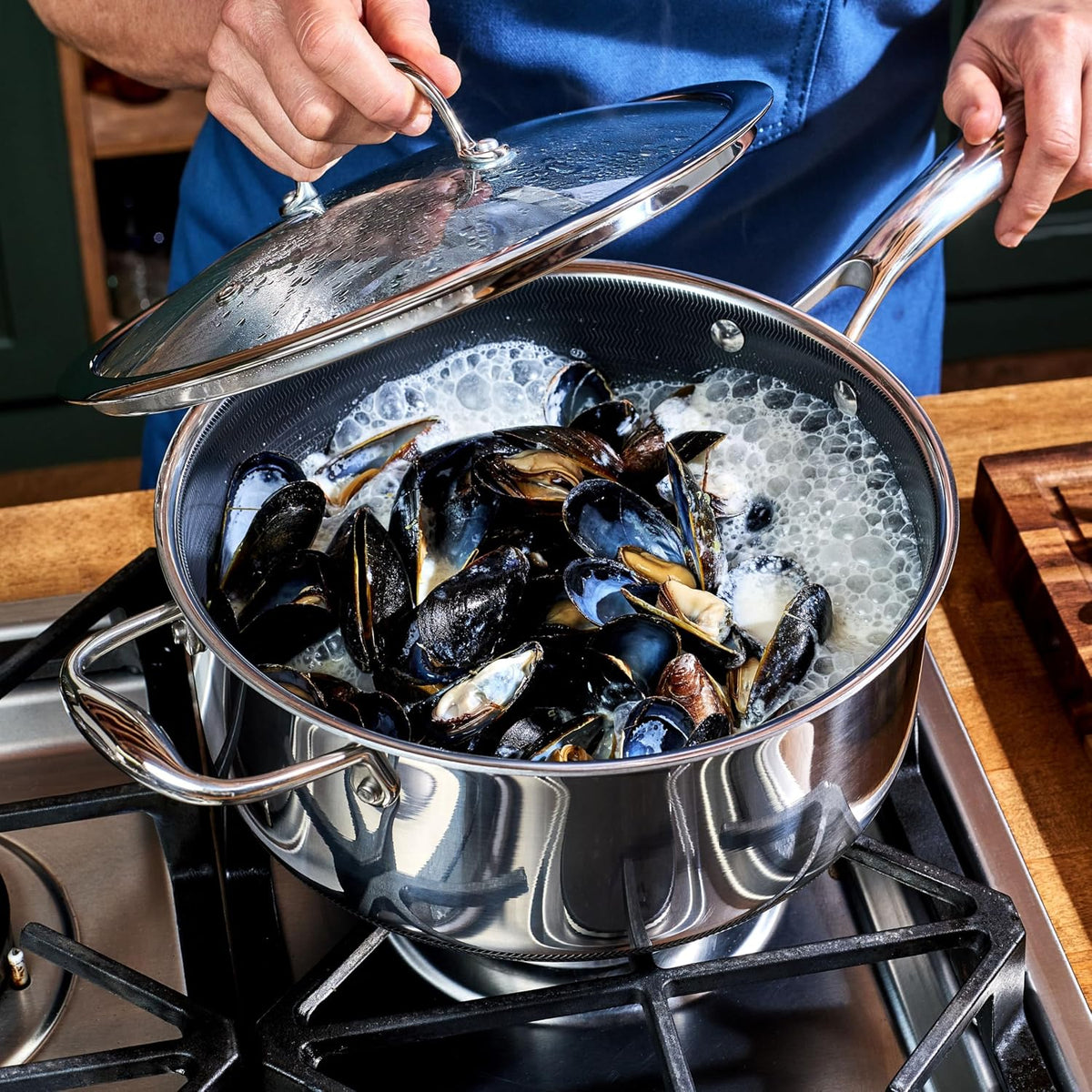 Hybrid Nonstick 4.7-Litre Saucepan with Tempered Glass Lid, Stay-Cool Handle